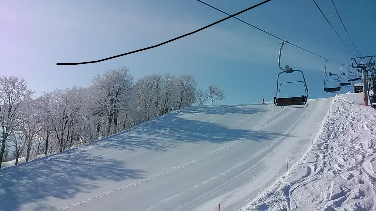 ガーラ湯沢スキー場の朝