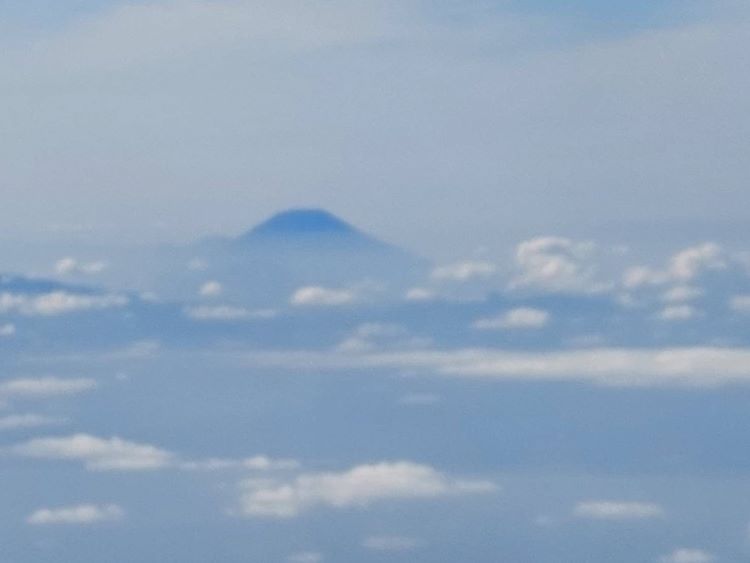 機上から見た羊蹄山（蝦夷富士）
