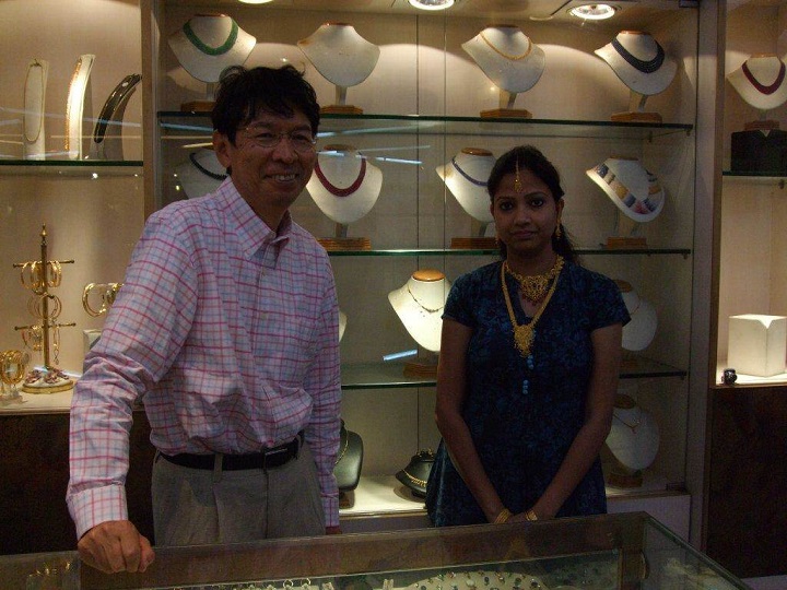 インドの宝飾店の銀コーナー2